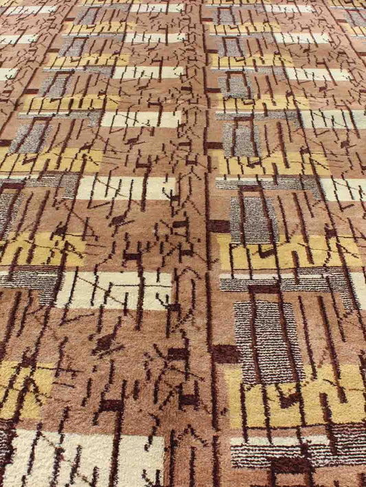 Mid - Century Modern Rug with Jagged Stripes and Blocks Design in Brown and Yellow. Keivan Woven Arts / rug TU - MTU - 09, country of origin / type: Turkey / Oushak, circa mid - 20th century. Measures: 5'2 x 7'11. This rug captures the spirit of the Mid... - Keivan Woven ArtsTU - MTU - 09 - 5331Rug