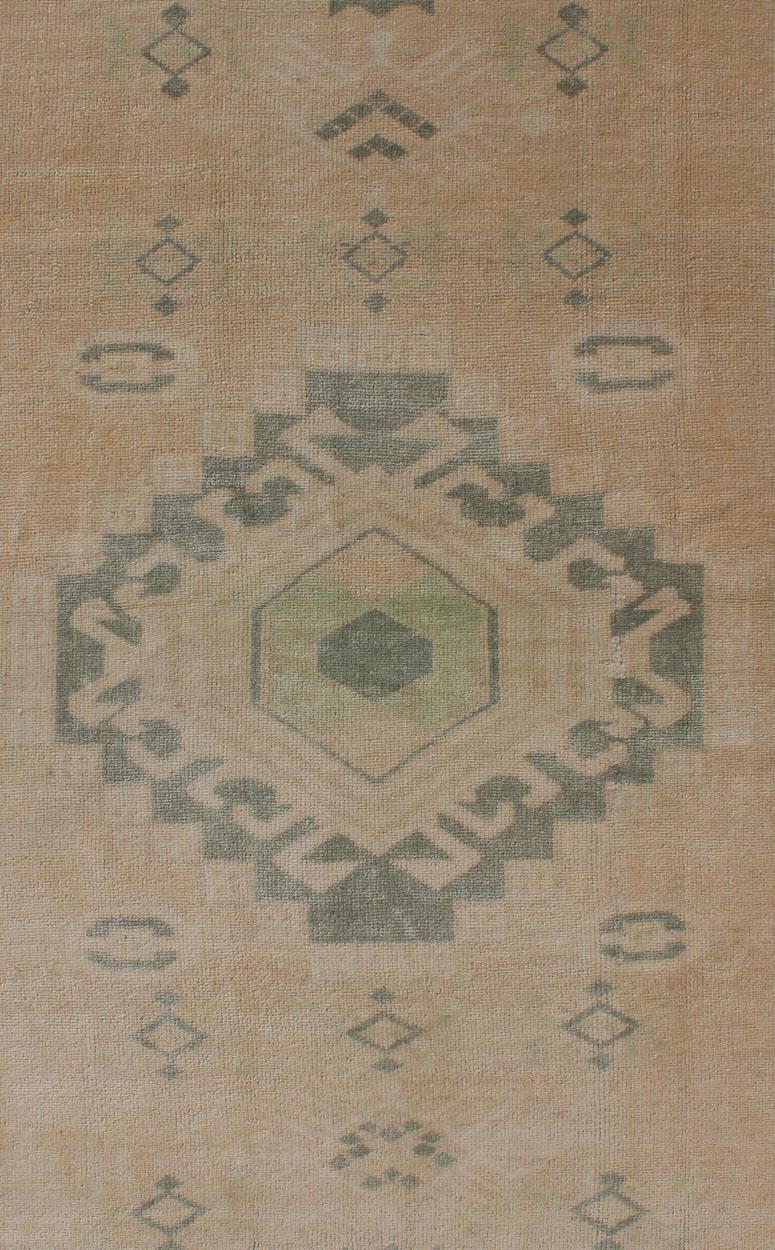 Vintage hand Knotted Oushak Rug With Central Medallion Warm Tones With Green Tones Vintage Oushak rug with central medallion warm green tones and earthy tones, Keivan Woven Arts Rug TU - MTU - 107, country of origin / type: Turkey / Oushak, circa mi... - Keivan Woven ArtsTU - MTU - 107 - 11074Rug