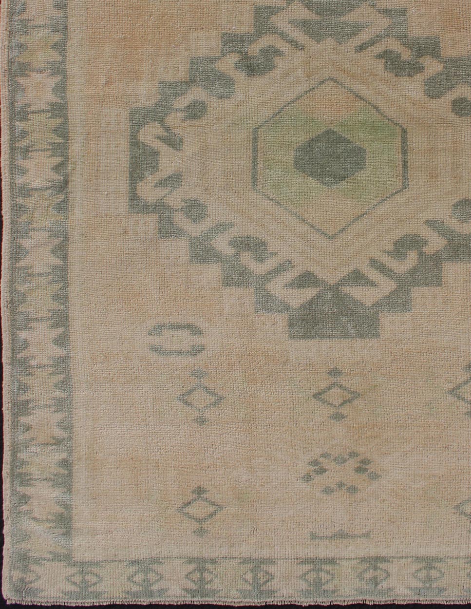 Vintage hand Knotted Oushak Rug With Central Medallion Warm Tones With Green Tones Vintage Oushak rug with central medallion warm green tones and earthy tones, Keivan Woven Arts Rug TU - MTU - 107, country of origin / type: Turkey / Oushak, circa mi... - Keivan Woven ArtsTU - MTU - 107 - 11074Rug