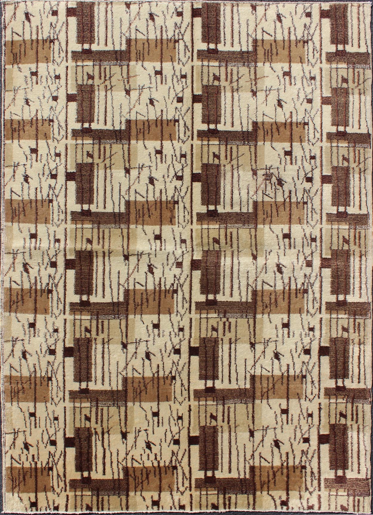 Mid - Century Modern rug with jagged stripes and blocks design in shades of brown. Keivan Woven Arts / rug TU - MTU - 136550, country of origin / type: Turkey / Oushak, circa mid - 20th century. This rug captures the spirit of the Mid - Century Modern mov... - Keivan Woven ArtsTU - MTU - 136550 - 4988Rug