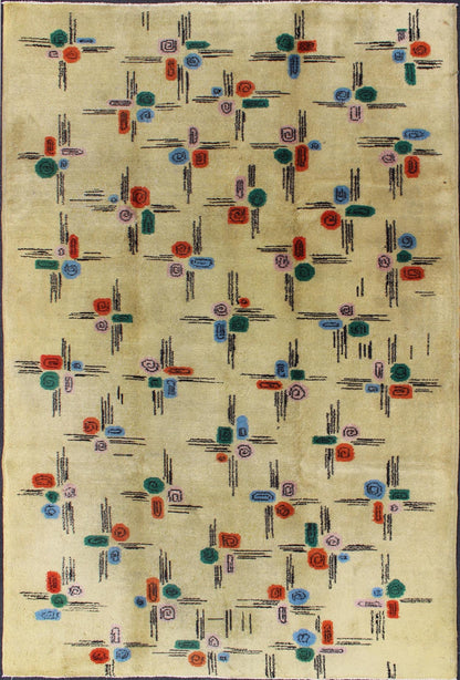 Mid - Century Modern Rug with All - Over Blossom Pattern on Pale Yellow & Cream. Mid - Century Modern Oushak Rug, rug TU - MTU - 136554, country of origin / type: Turkey / Mid - Century Modern, circa mid - 20th century. This vintage Mid - Century Modern carp... - Keivan Woven ArtsTU - MTU - 136554 - 4998Rug