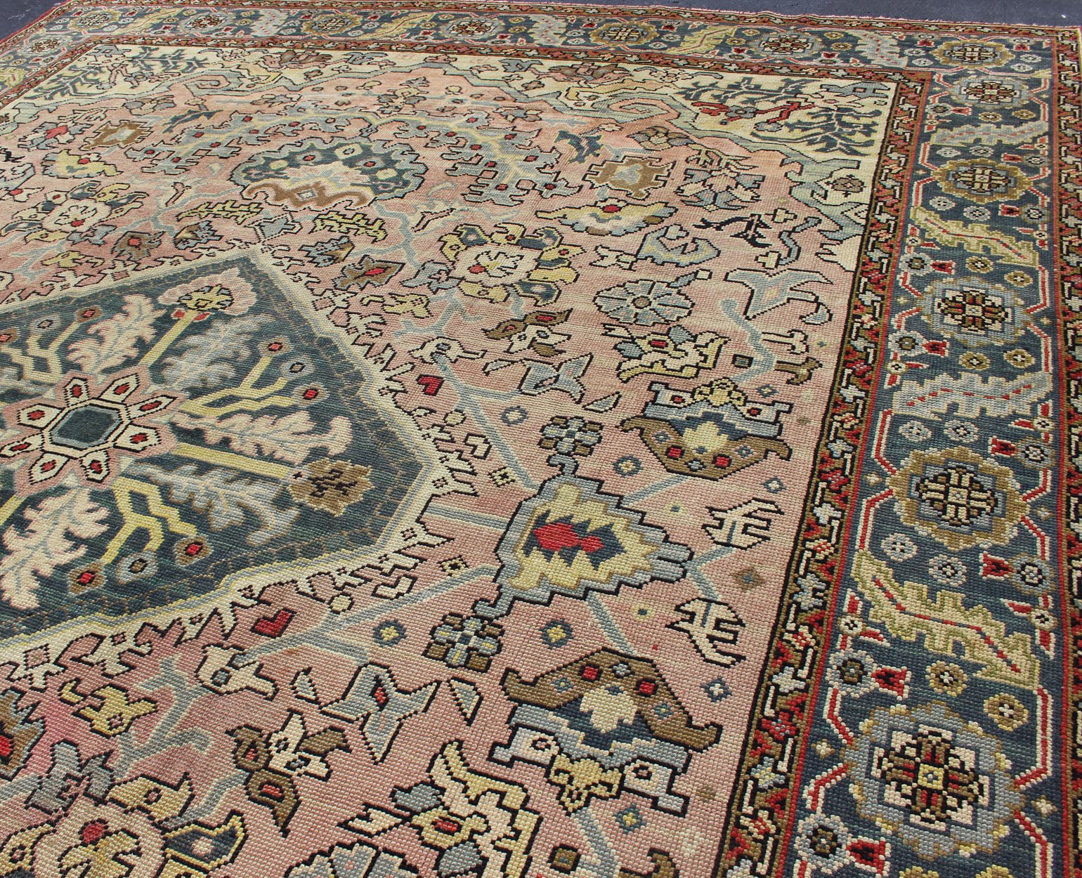 Hand Knotted Turkish Oushak Rug with Floral Design in Light Pink and Steel Blue. Hand Knotted Turkish Oushak Rug with Floral Design in Light Pink and Steel Blue. Keivan Woven Arts / rug / TU - MTU - 3612, mid - 20th century Large vintage oushak. Measures... - Keivan Woven ArtsTU - MTU - 3612 - 7239Rug