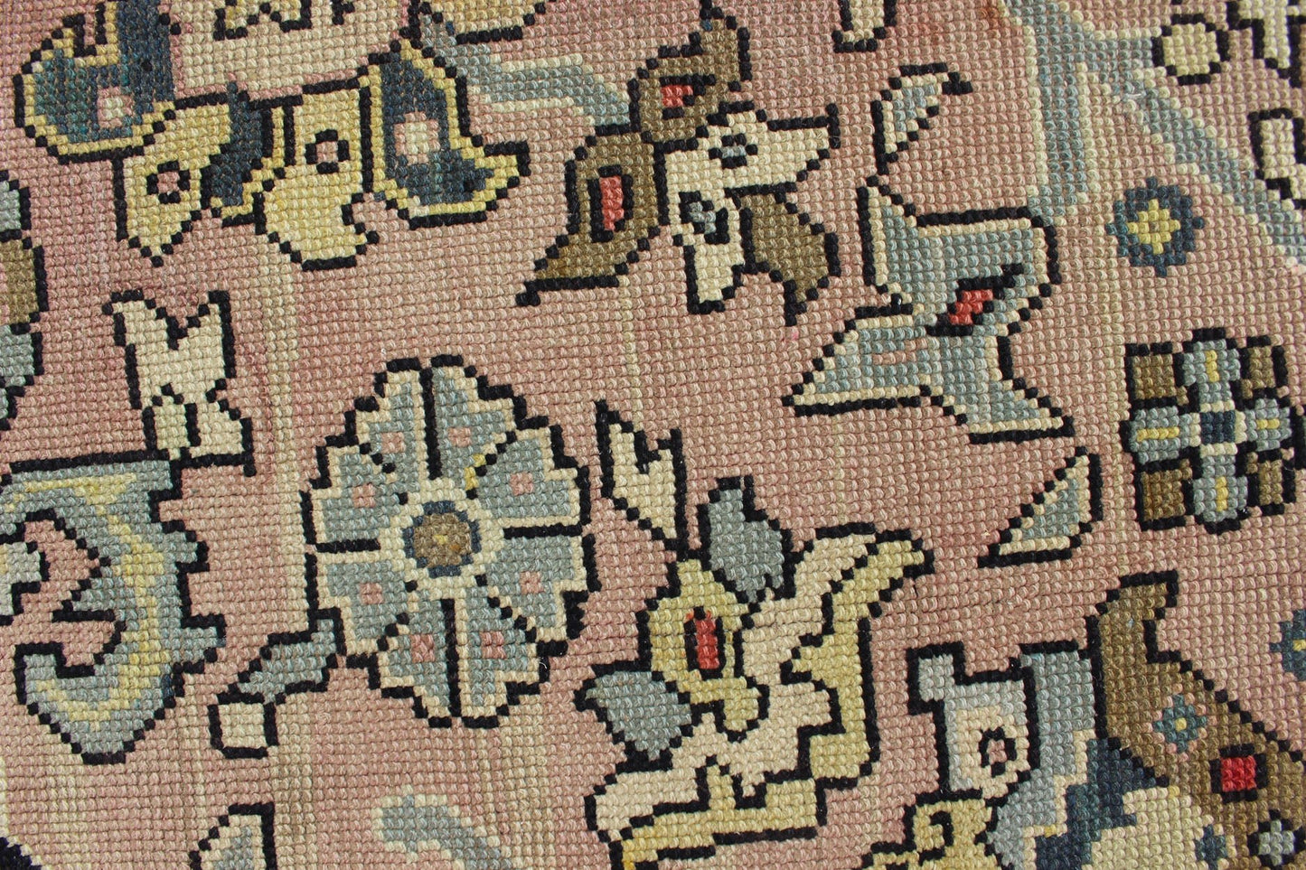 Hand Knotted Turkish Oushak Rug with Floral Design in Light Pink and Steel Blue. Hand Knotted Turkish Oushak Rug with Floral Design in Light Pink and Steel Blue. Keivan Woven Arts / rug / TU - MTU - 3612, mid - 20th century Large vintage oushak. Measures... - Keivan Woven ArtsTU - MTU - 3612 - 7239Rug