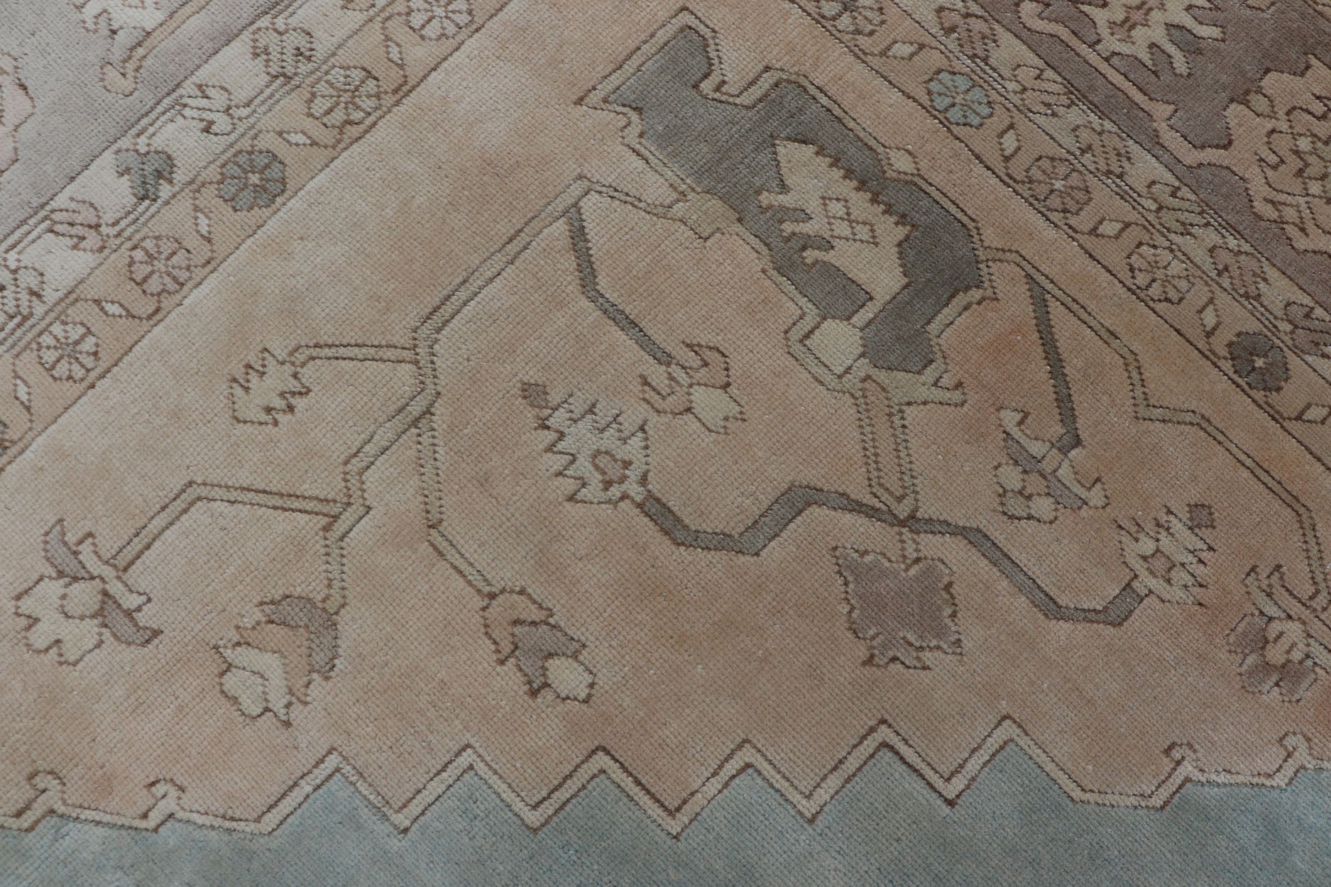 Vintage Turkish Oushak rug with vining florals in light blue, light brown and tan rug tu - mtu - 3749, country of origin / type: Turkey / Oushak, circa 1940 This beautiful vintage rug from mid - 20th century Turkey features an intricate design, which ... - Keivan Woven ArtsTU - MTU - 3749 - 9164Rug