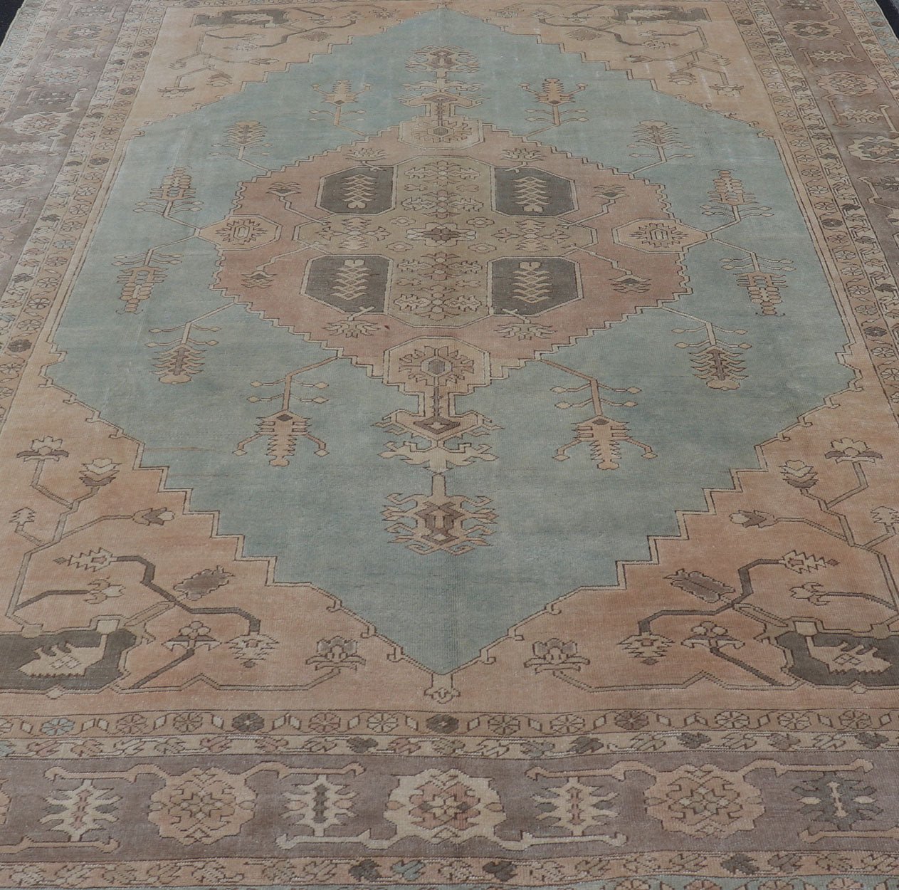 Vintage Turkish Oushak rug with vining florals in light blue, light brown and tan rug tu - mtu - 3749, country of origin / type: Turkey / Oushak, circa 1940 This beautiful vintage rug from mid - 20th century Turkey features an intricate design, which ... - Keivan Woven ArtsTU - MTU - 3749 - 9164Rug