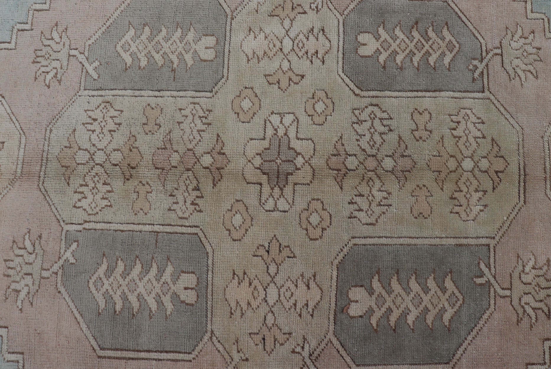 Vintage Turkish Oushak rug with vining florals in light blue, light brown and tan rug tu - mtu - 3749, country of origin / type: Turkey / Oushak, circa 1940 This beautiful vintage rug from mid - 20th century Turkey features an intricate design, which ... - Keivan Woven ArtsTU - MTU - 3749 - 9164Rug