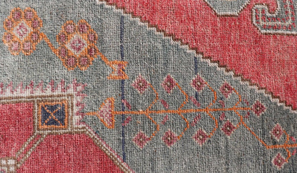 Vintage Turkish Oushak Rug Medallion Design in Red, Gray, and Orange. Measures: 5'7 x 9'11 Vintage Turkish Oushak Rug Medallion Design in Red, Gray, and Orange. Keivan Woven Arts / rug TU - MTU - 4658, country of origin / type: Turkey / Oushak, circ... - Keivan Woven ArtsTU - MTU - 4658 - 22009Rug