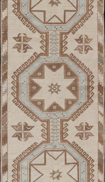 Measures: 3'1 x 9'0 Vintage Turkish Oushak Runner with Geometric Medallions in Neutral Earth Colors. Keivan Woven Arts / Rug/TU - MTU - 4662, country of origin / type: Turkey / Oushak, circa mid - 20th century. This vintage Oushak carpet from mid - 20th... - Keivan Woven ArtsTU - MTU - 4662 - 22021Rug