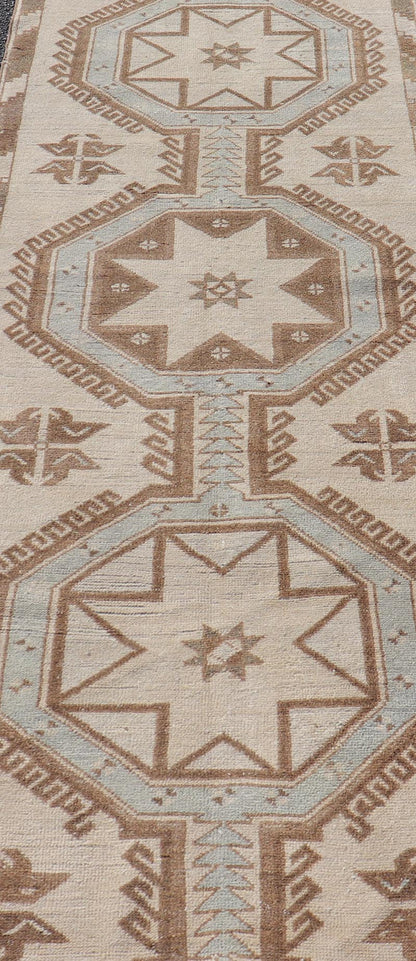 Measures: 3'1 x 9'0 Vintage Turkish Oushak Runner with Geometric Medallions in Neutral Earth Colors. Keivan Woven Arts / Rug/TU - MTU - 4662, country of origin / type: Turkey / Oushak, circa mid - 20th century. This vintage Oushak carpet from mid - 20th... - Keivan Woven ArtsTU - MTU - 4662 - 22021Rug