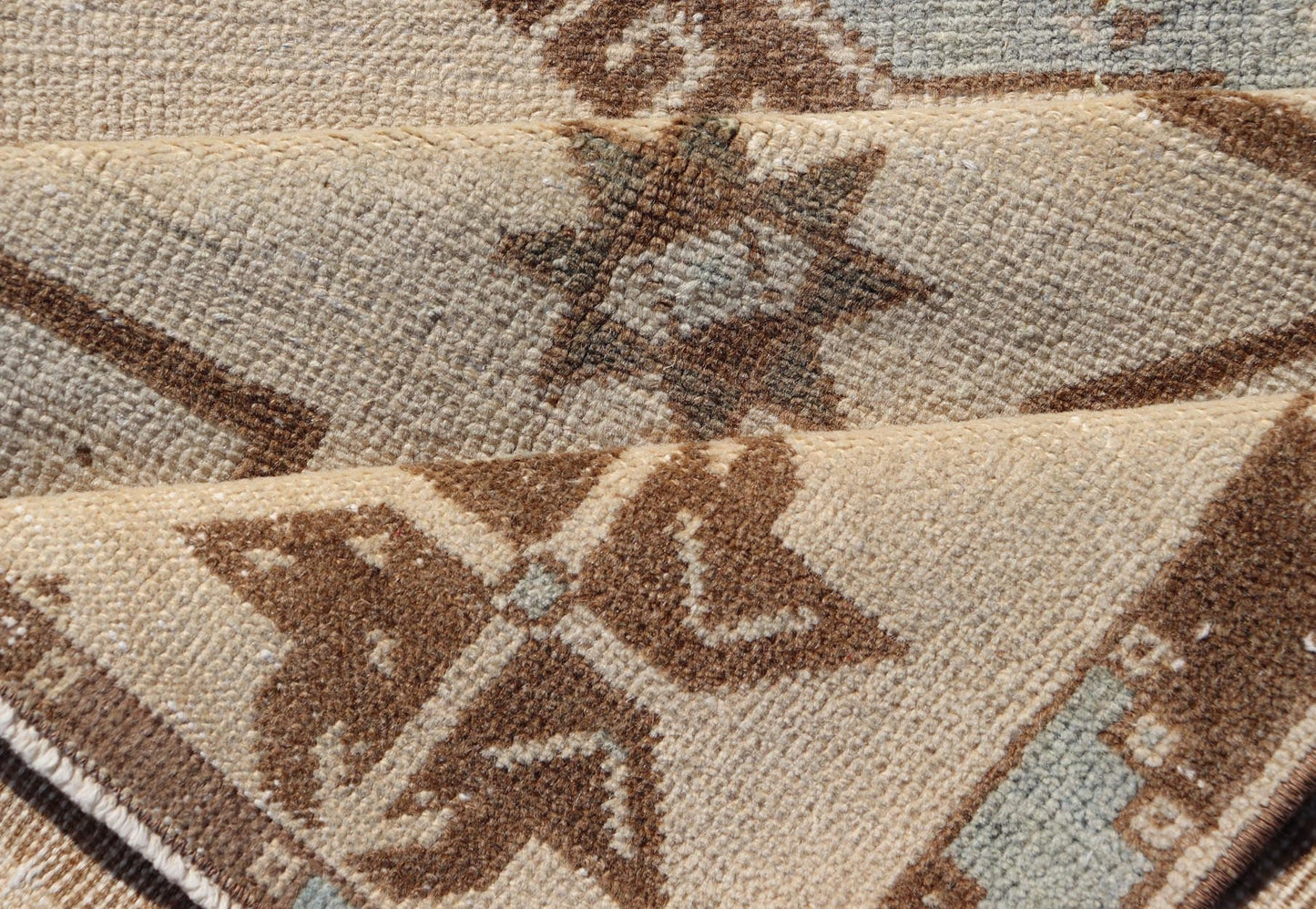 Measures: 3'1 x 9'0 Vintage Turkish Oushak Runner with Geometric Medallions in Neutral Earth Colors. Keivan Woven Arts / Rug/TU - MTU - 4662, country of origin / type: Turkey / Oushak, circa mid - 20th century. This vintage Oushak carpet from mid - 20th... - Keivan Woven ArtsTU - MTU - 4662 - 22021Rug
