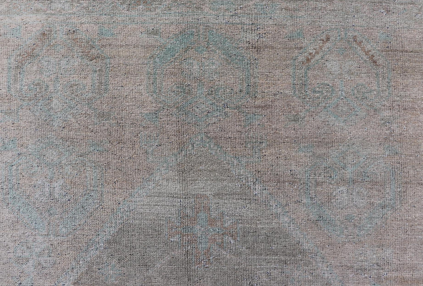 Measures: 5'0 x 9'7 Turkish Vintage Oushak Rug in Wool with Sub - Geometric Muted Medallion Design. Keivan Woven Arts / rug TU - MTU - 4667, country of origin / type: Turkey / Oushak, circa 1940. This Turkish Oushak rug has been hand - knotted in ... - Keivan Woven ArtsTU - MTU - 4667 - 22051Rug
