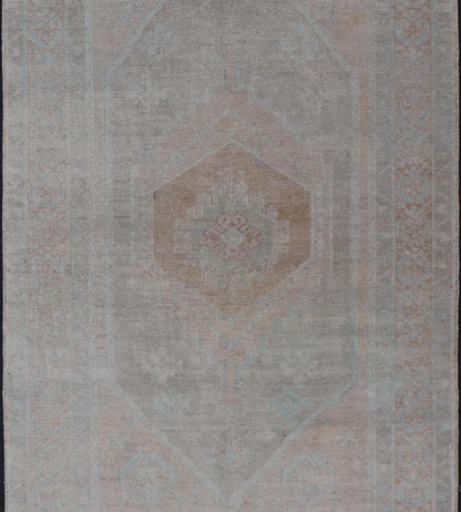 Measures: 5'0 x 9'7 Turkish Vintage Oushak Rug in Wool with Sub - Geometric Muted Medallion Design. Keivan Woven Arts / rug TU - MTU - 4667, country of origin / type: Turkey / Oushak, circa 1940. This Turkish Oushak rug has been hand - knotted in ... - Keivan Woven ArtsTU - MTU - 4667 - 22051Rug