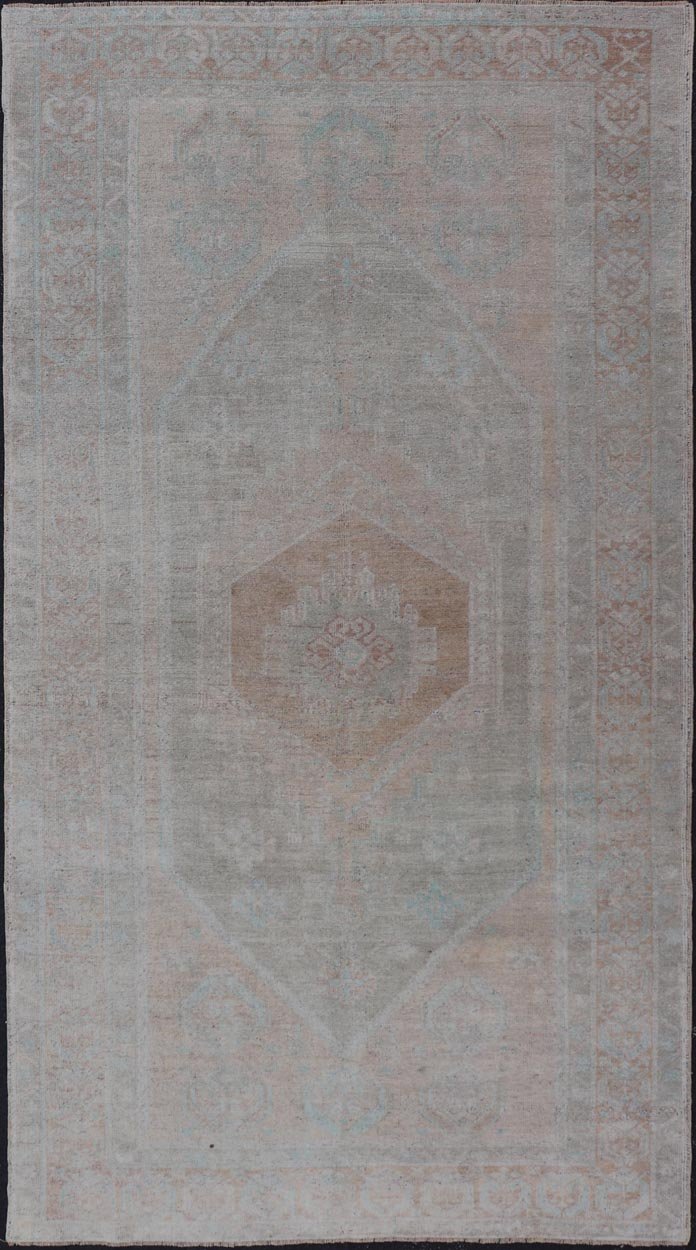 Measures: 5'0 x 9'7 Turkish Vintage Oushak Rug in Wool with Sub - Geometric Muted Medallion Design. Keivan Woven Arts / rug TU - MTU - 4667, country of origin / type: Turkey / Oushak, circa 1940. This Turkish Oushak rug has been hand - knotted in ... - Keivan Woven ArtsTU - MTU - 4667 - 22051Rug