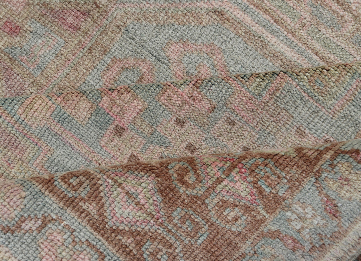 Measures: 4'5 x 8'0 Vintage Turkish Double Medallion Oushak in Neutral Earth Tones With Soft Pink. Country of Origin: Turkey; Type: Oushak; Design: Medallion, Diamond Medallion; Keivan Woven Arts; rug TU - MTU - 4669. Characterized by a comely ... - Keivan Woven ArtsTU - MTU - 4669 - 23048Rug
