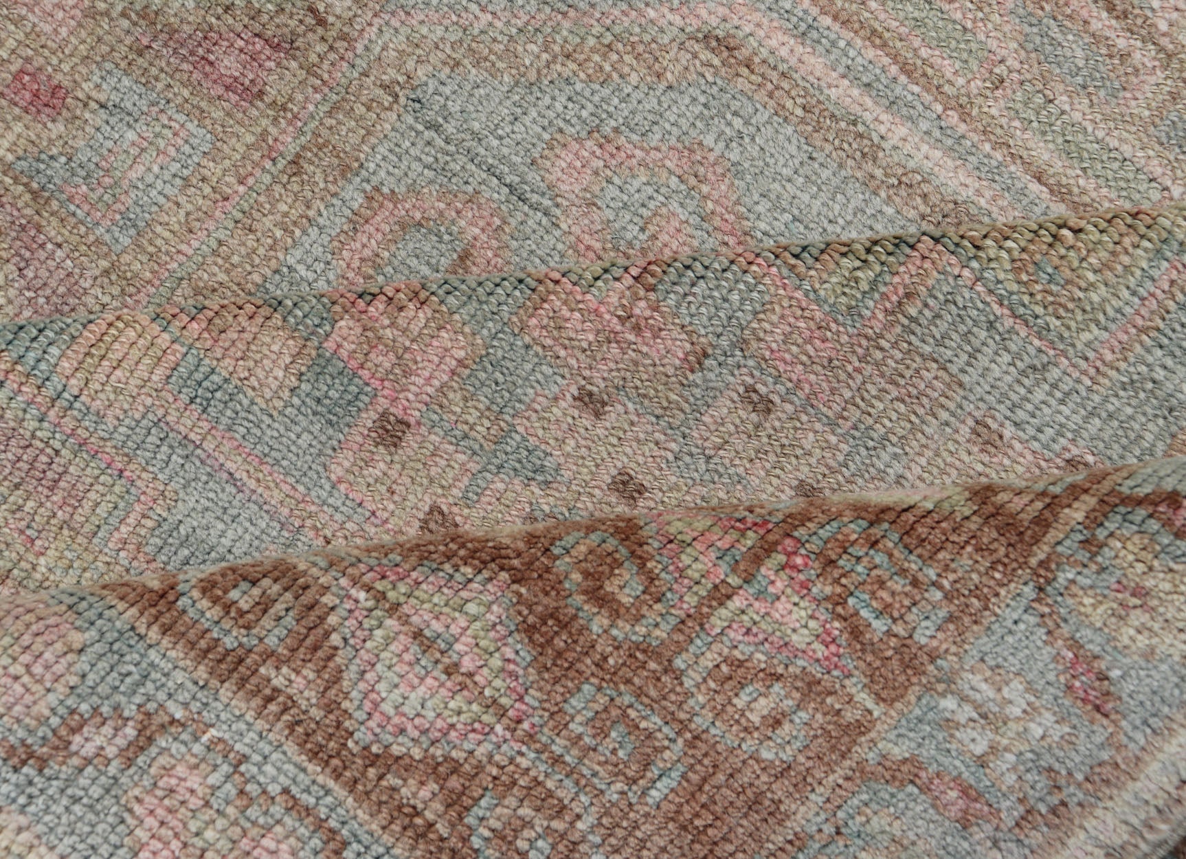 Measures: 4'5 x 8'0 Vintage Turkish Double Medallion Oushak in Neutral Earth Tones With Soft Pink. Country of Origin: Turkey; Type: Oushak; Design: Medallion, Diamond Medallion; Keivan Woven Arts; rug TU - MTU - 4669. Characterized by a comely ... - Keivan Woven ArtsTU - MTU - 4669 - 23048Rug
