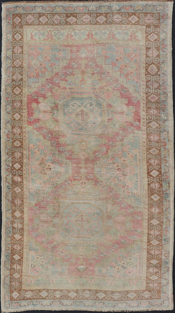 Measures: 4'5 x 8'0 Vintage Turkish Double Medallion Oushak in Neutral Earth Tones With Soft Pink. Country of Origin: Turkey; Type: Oushak; Design: Medallion, Diamond Medallion; Keivan Woven Arts; rug TU - MTU - 4669. Characterized by a comely ... - Keivan Woven ArtsTU - MTU - 4669 - 23048Rug