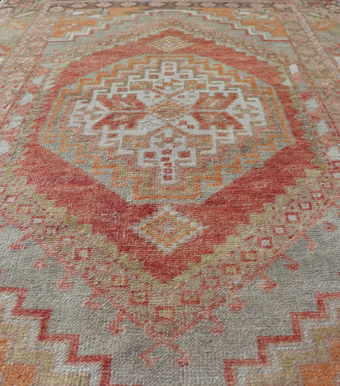 Measures: 3'7 x 5'7 Turkish Vintage Oushak Rug With Medallion Design With Interconnected Motifs. Keivan Woven Arts rug / TU - MTU - 4672, country of origin / type: Turkey / Oushak, circa 1940 This vintage Turkish Oushak carpet (circa 1940) features... - Keivan Woven ArtsTU - MTU - 4672 - 22914Rug