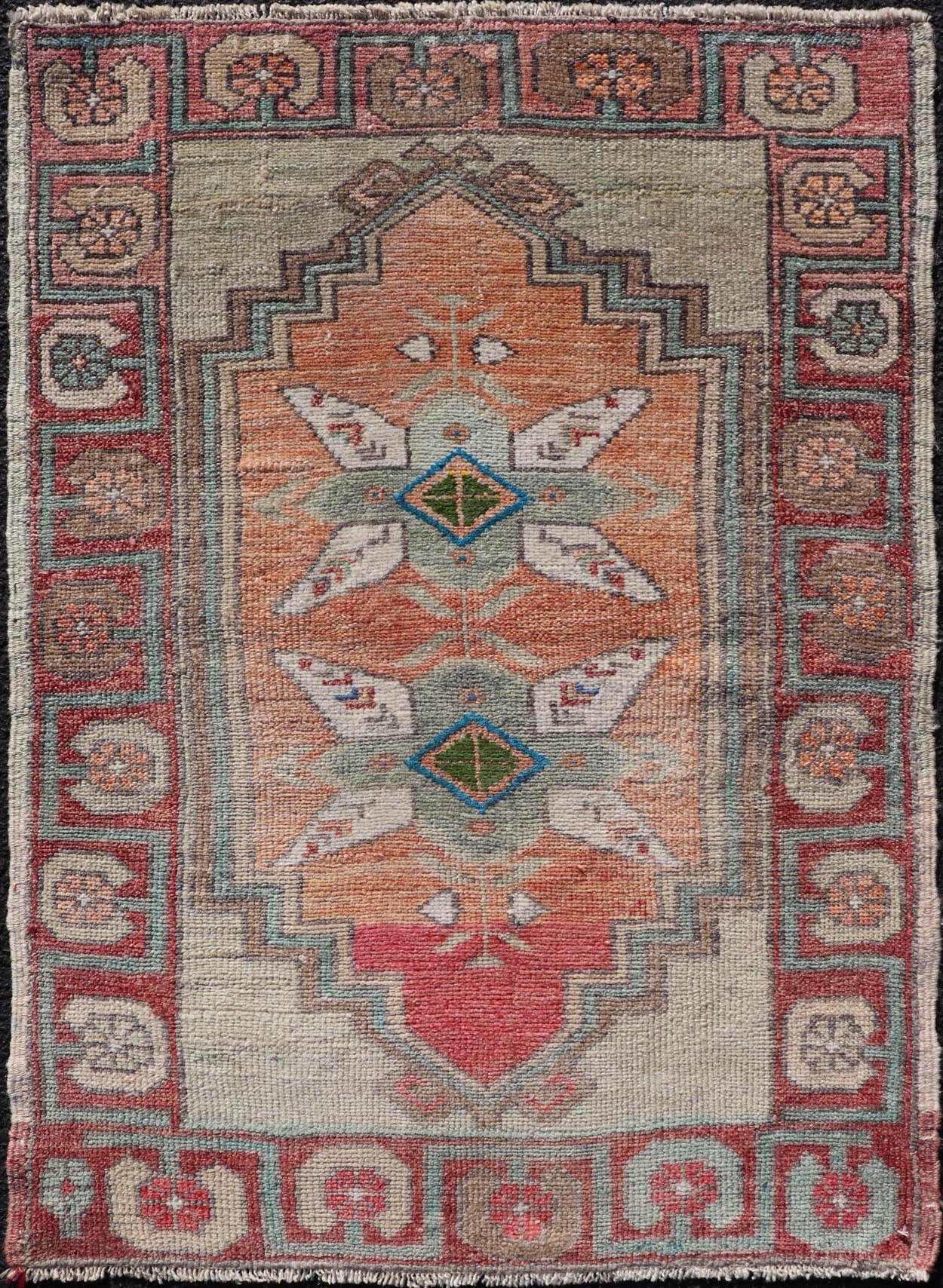 Measures: 2'4 x 3'4 Turkish Vintage Tribal Large Medallion Oushak With Shell Flower Design Border. Country of origin: Turkey; type: Oushak; design: Medallion; Keivan Woven Arts: rug TU - MTU - 4675. This beautiful rug from mid - 20th century Turk... - Keivan Woven ArtsTU - MTU - 4675 - 22057Rug
