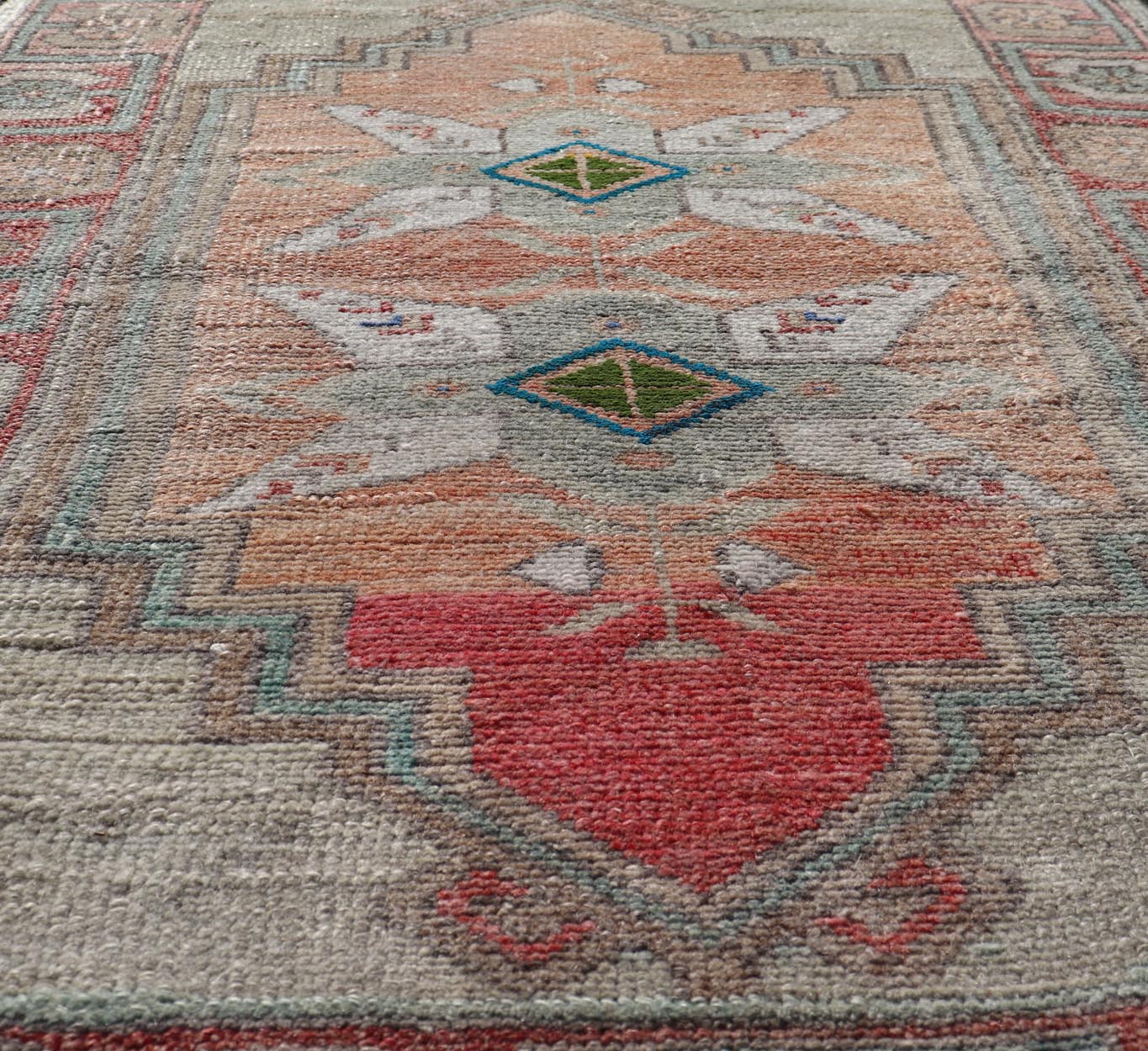 Measures: 2'4 x 3'4 Turkish Vintage Tribal Large Medallion Oushak With Shell Flower Design Border. Country of origin: Turkey; type: Oushak; design: Medallion; Keivan Woven Arts: rug TU - MTU - 4675. This beautiful rug from mid - 20th century Turk... - Keivan Woven ArtsTU - MTU - 4675 - 22057Rug