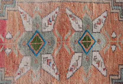 Measures: 2'4 x 3'4 Turkish Vintage Tribal Large Medallion Oushak With Shell Flower Design Border. Country of origin: Turkey; type: Oushak; design: Medallion; Keivan Woven Arts: rug TU - MTU - 4675. This beautiful rug from mid - 20th century Turk... - Keivan Woven ArtsTU - MTU - 4675 - 22057Rug