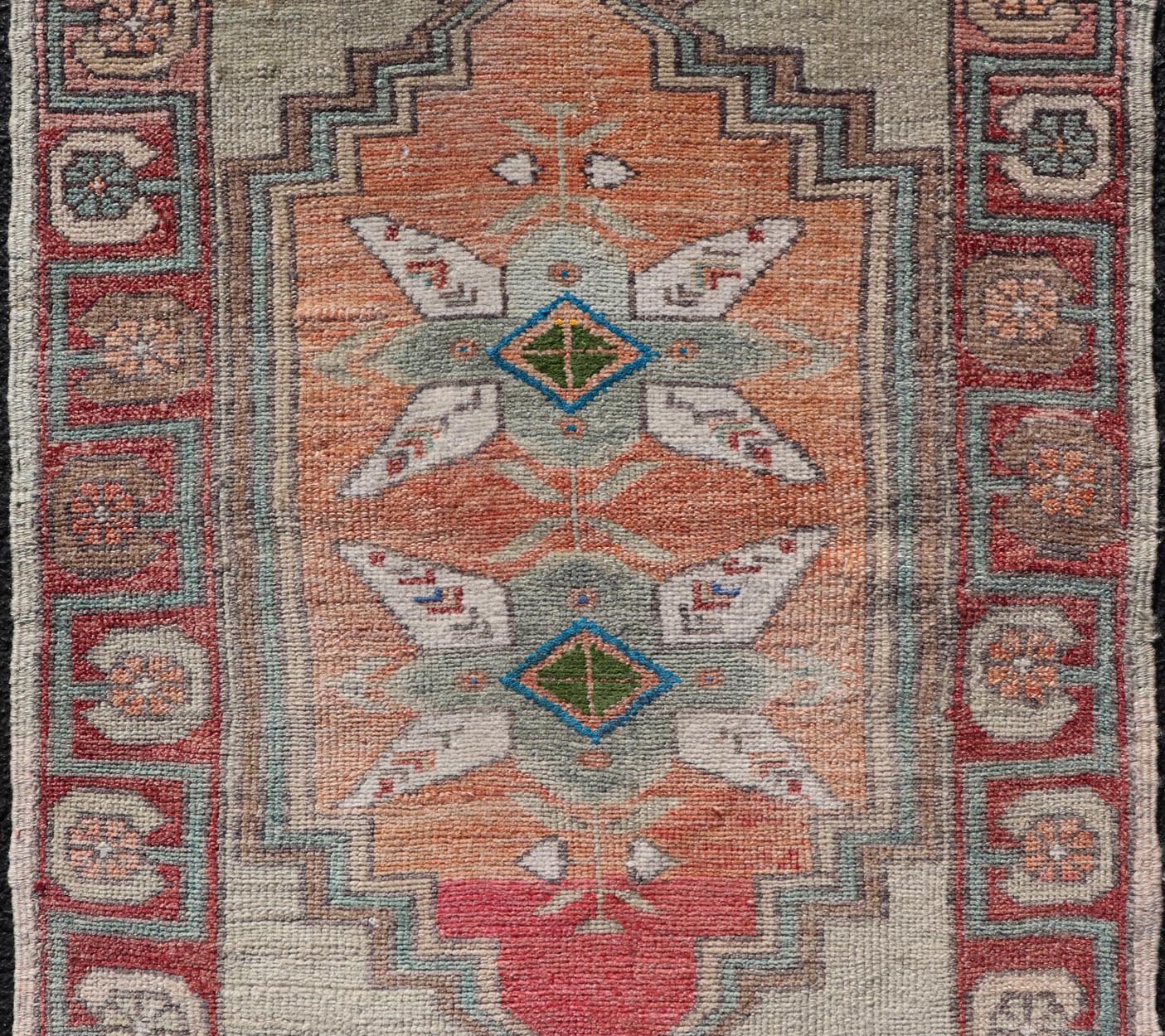Measures: 2'4 x 3'4 Turkish Vintage Tribal Large Medallion Oushak With Shell Flower Design Border. Country of origin: Turkey; type: Oushak; design: Medallion; Keivan Woven Arts: rug TU - MTU - 4675. This beautiful rug from mid - 20th century Turk... - Keivan Woven ArtsTU - MTU - 4675 - 22057Rug
