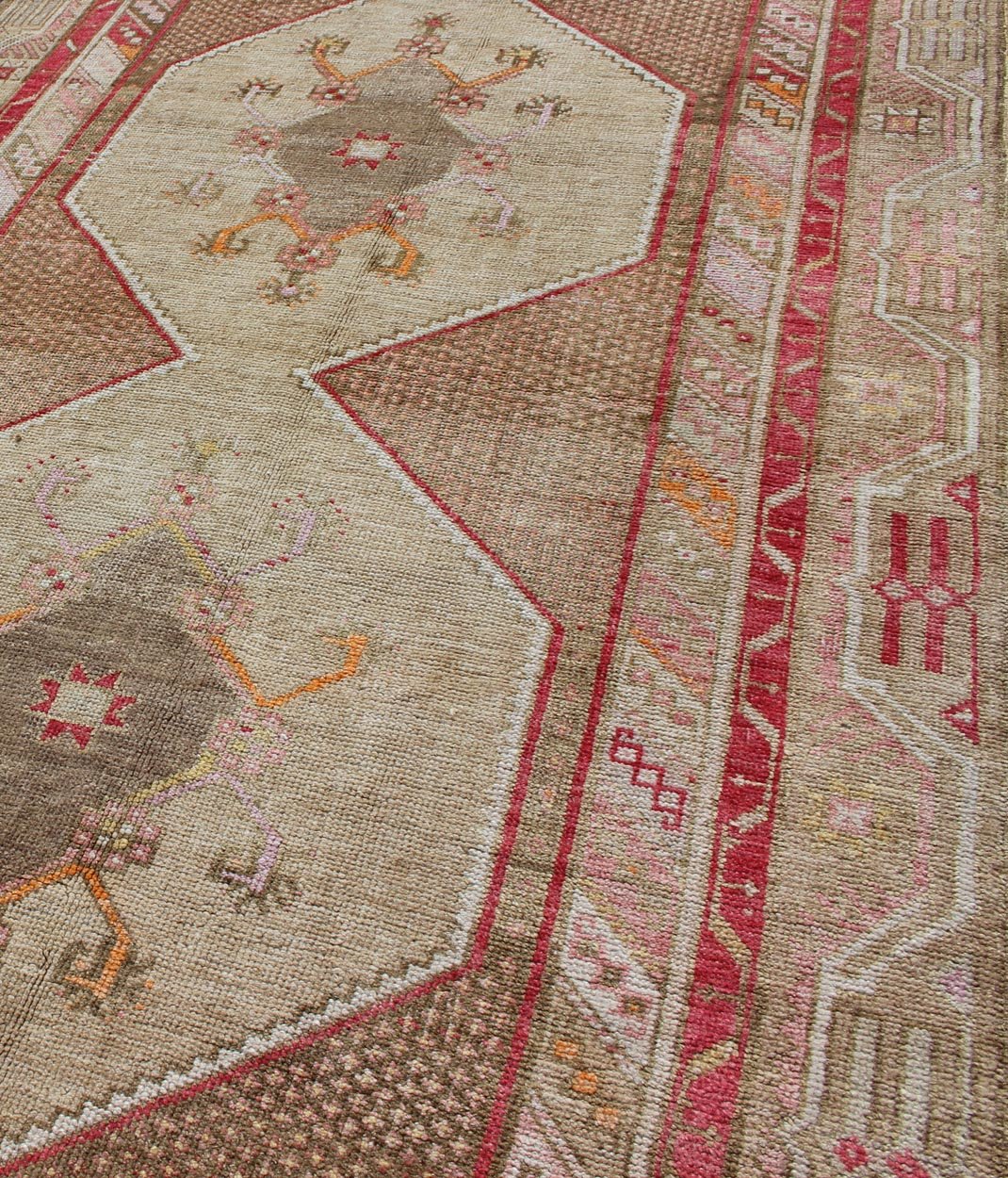 Turkish Oushak Gallery Rug with Multi - Medallion Design in Earth Tones and Red accent. Vintage Oushak Carpet with Tribal Medallion Design, rug TU - MTU - 4820, country of origin / type: Turkey / Oushak, circa 1940 This vintage Oushak carpet fr... - Keivan Woven ArtsTU - MTU - 4820 - 10768Rug