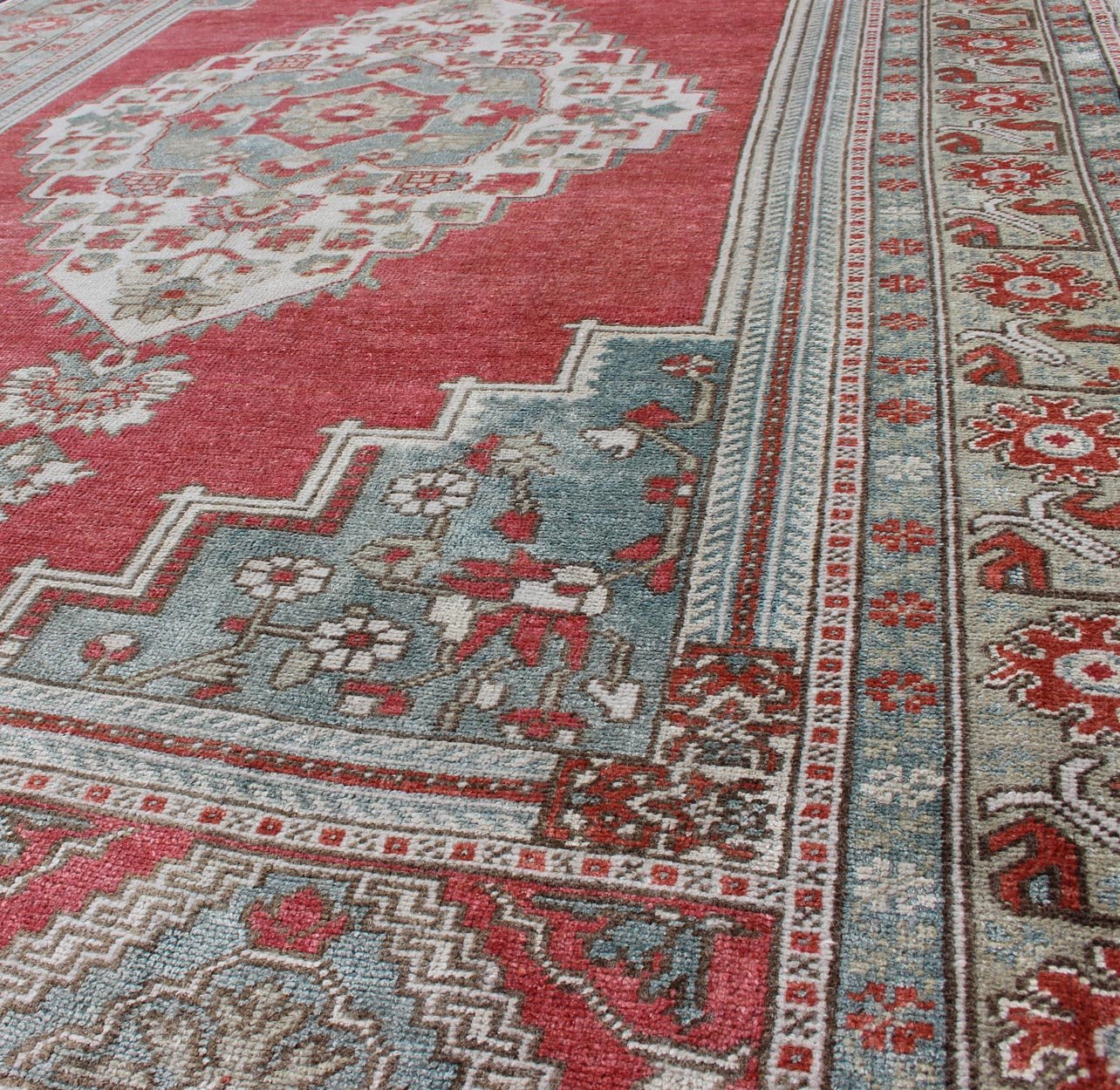 Vintage Turkish Oushak Rug With Medallion Design in Pink Red and Light Blue Medallion Design Oushak Rug from Turkey, Keivan Woven Arts / rug TU - MTU - 4839, country of origin / type: Turkey / Oushak, circa 1940 Measures: 5'5 x 8'10 This vint... - Keivan Woven ArtsTU - MTU - 4839 - 10776Rug