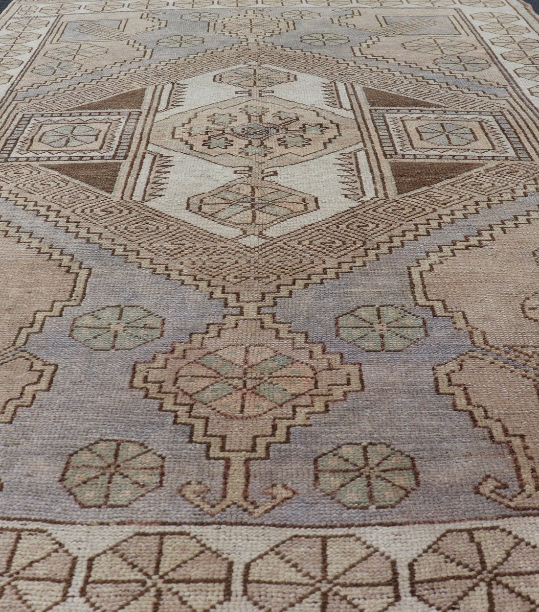 Vintage Turkish Hand - Woven Oushak Medallion Rug in Lavender and Khaki Vintage Oushak Rug from Turkey with Medallion Design, rug TU - MTU - 4847, country of origin / type: Turkey / Oushak, circa 1950 This vintage Turkish Oushak rug features a ... - Keivan Woven ArtsTU - MTU - 4847 - 10786Rug