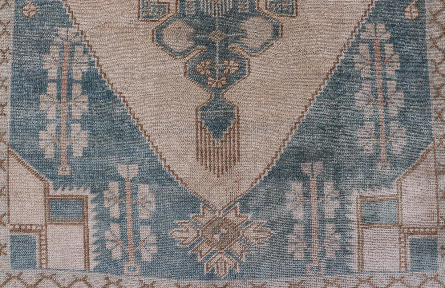 Turkish Oushak Vintage Carpet from Turkey in Light Yellow and Blue Tones Vintage Hand Knotted Oushak carpet from Turkey in blue and cream tones, Keivan Woven Arts / rug TU - MTU - 4869, country of origin / type: Turkey / Oushak, circa 1940 ... - Keivan Woven ArtsTU - MTU - 4869 - 17586Rug