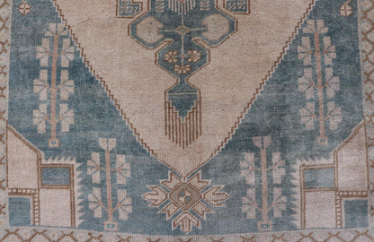 Turkish Oushak Vintage Carpet from Turkey in Light Yellow and Blue Tones Vintage Hand Knotted Oushak carpet from Turkey in blue and cream tones, Keivan Woven Arts / rug TU - MTU - 4869, country of origin / type: Turkey / Oushak, circa 1940 ... - Keivan Woven ArtsTU - MTU - 4869 - 17586Rug