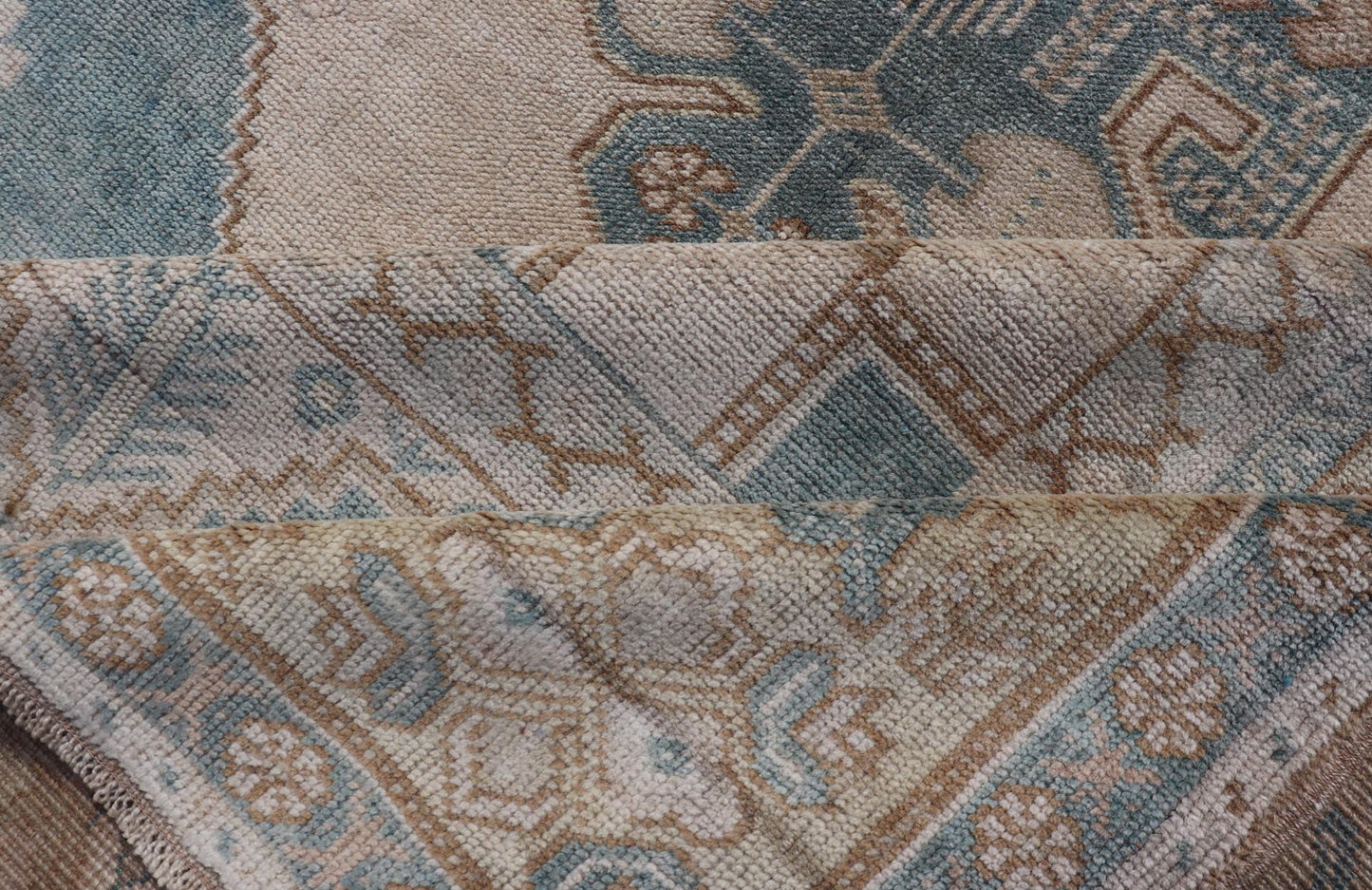 Turkish Oushak Vintage Carpet from Turkey in Light Yellow and Blue Tones Vintage Hand Knotted Oushak carpet from Turkey in blue and cream tones, Keivan Woven Arts / rug TU - MTU - 4869, country of origin / type: Turkey / Oushak, circa 1940 ... - Keivan Woven ArtsTU - MTU - 4869 - 17586Rug
