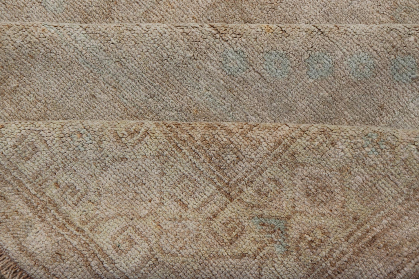 Vintage short Gallery Turkish Oushak Rug in Earth Tones, Light Brown and Taupe Vintage Gallery runner from Turkey with Medallion design in various tones of tan, sand, taupe and light brown rug/TU - MTU - 4889. Measures: 5'4 x 10'7 - Keivan Woven ArtsTU - MTU - 4889 - 18625Rug