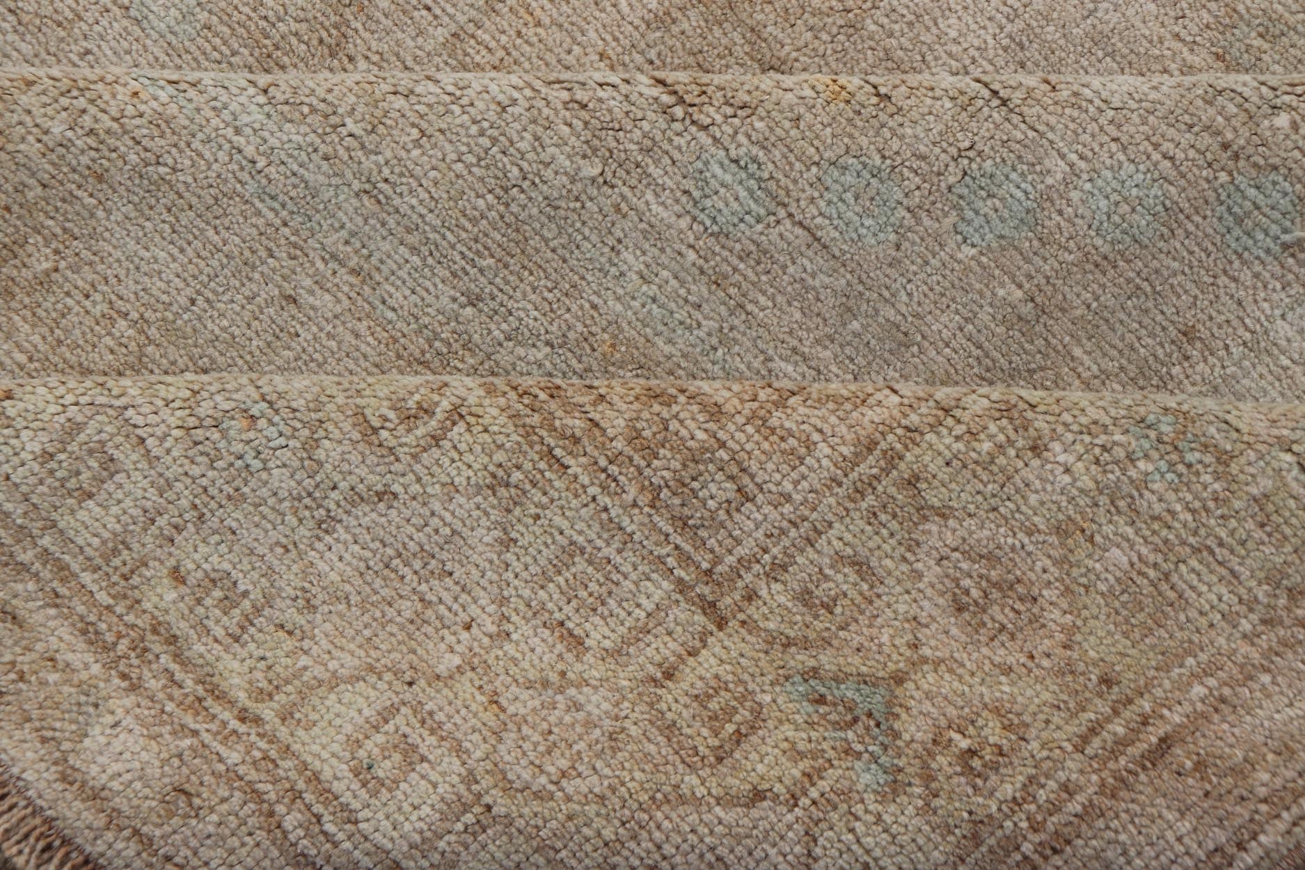 Vintage short Gallery Turkish Oushak Rug in Earth Tones, Light Brown and Taupe Vintage Gallery runner from Turkey with Medallion design in various tones of tan, sand, taupe and light brown rug/TU - MTU - 4889. Measures: 5'4 x 10'7 - Keivan Woven ArtsTU - MTU - 4889 - 18625Rug