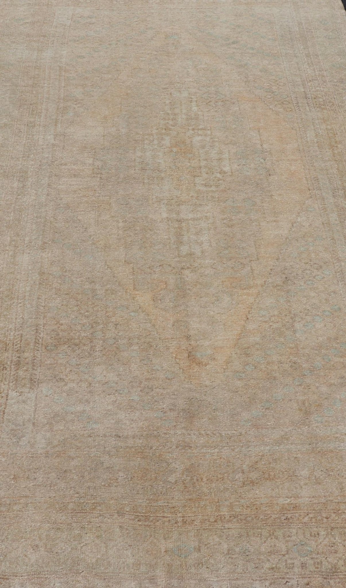 Vintage short Gallery Turkish Oushak Rug in Earth Tones, Light Brown and Taupe Vintage Gallery runner from Turkey with Medallion design in various tones of tan, sand, taupe and light brown rug/TU - MTU - 4889. Measures: 5'4 x 10'7 - Keivan Woven ArtsTU - MTU - 4889 - 18625
