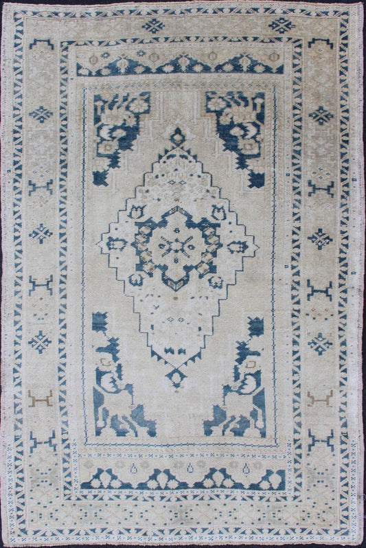 Vintage Hand Knotted Turkish Oushak Rug With Central Medallion in Blue and Cream Faded vintage Turkish Oushak rug with Central Medallion in cream and blue, rug TU - MTU - 4901, Keivan Woven Arts country of origin / type: Turkey / Oushak, circa 1940 ... - Keivan Woven ArtsTU - MTU - 4901 - 11847