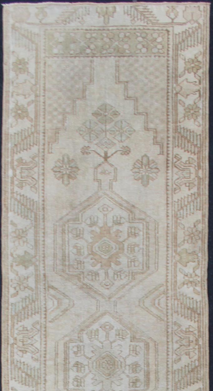 Subdued Vintage Hand Knotted Turkish Oushak Runner With Medallions in Soft Cream Lightly toned vintage Turkish Runner with Oushak design, Keivan Woven Arts / rug TU - MTU - 4909, country of origin / type: Turkey / Oushak, circa 1940. This vin... - Keivan Woven ArtsTU - MTU - 4909 - 12148Rug