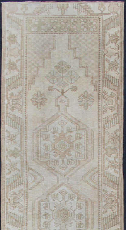 Subdued Vintage Hand Knotted Turkish Oushak Runner With Medallions in Soft Cream Lightly toned vintage Turkish Runner with Oushak design, Keivan Woven Arts / rug TU - MTU - 4909, country of origin / type: Turkey / Oushak, circa 1940. This vin... - Keivan Woven ArtsTU - MTU - 4909 - 12148Rug