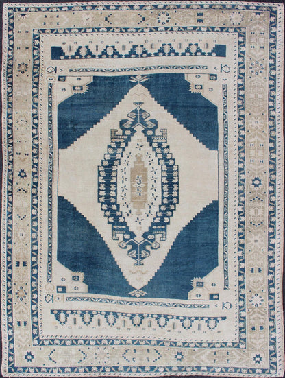 Keivan Woven Arts Vintage Turkish Oushak Rug with Central Medallion in Blue and Cream Faded vintage Turkish Oushak rug with Central Medallion in cream and blue, rug tu - mtu - 4929, country of origin / type: Turkey / Oushak, circa 1940 ... - Keivan Woven ArtsTU - MTU - 4929 - 12168Rug