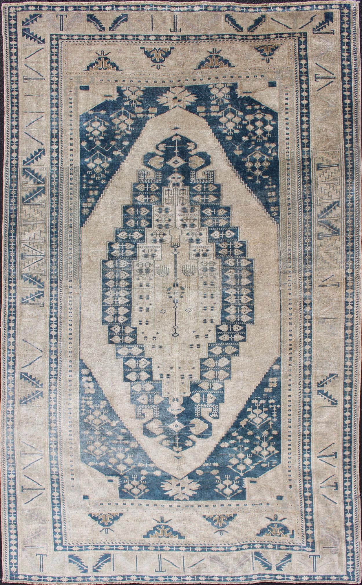 Vintage Hand Knotted Turkish Oushak Rug With Central Medallion in Blue and Cream Vintage Turkish Oushak rug with Central Medallion in cream and blue, rug/TU - MTU - 4936, Keivan Woven Arts / country of origin / type: Turkey / Oushak, circa 1940 ... - Keivan Woven ArtsTU - MTU - 4936 - 12176Rug
