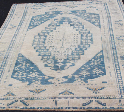 Vintage Hand Knotted Turkish Oushak Rug With Central Medallion in Blue and Cream Vintage Turkish Oushak rug with Central Medallion in cream and blue, rug/TU - MTU - 4936, Keivan Woven Arts / country of origin / type: Turkey / Oushak, circa 1940 ... - Keivan Woven ArtsTU - MTU - 4936 - 12176Rug