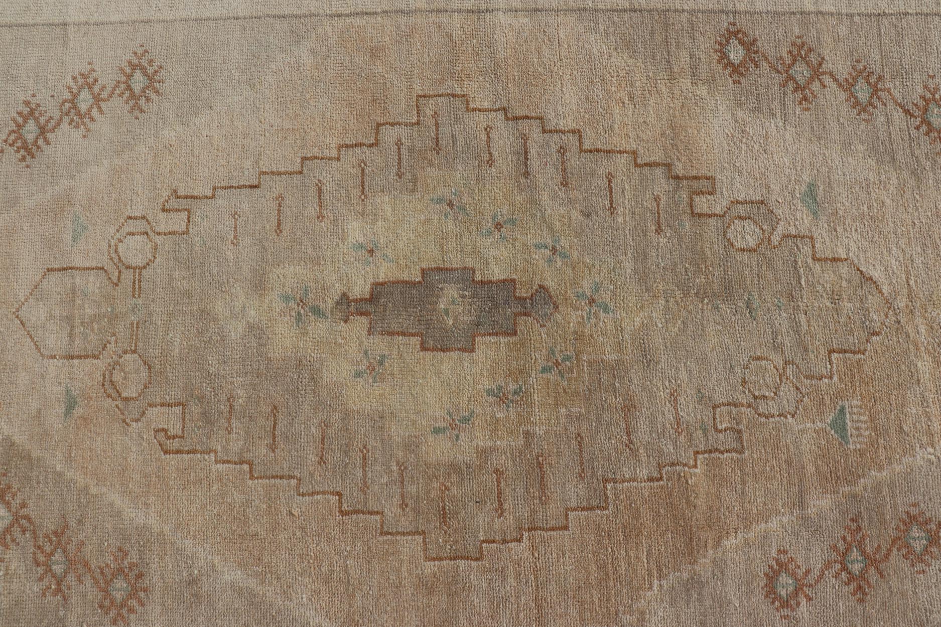 Vintage Oushak Rug from Turkey with Muted Colors and Tribal Medallion. Vintage Oushak Turkish Rug from Anatolian region of Turkey displays Muted colors and delicate tones with Florals and geometric medallion. Keivan Woven Arts rug/ TU - MTU - 4948 ... - Keivan Woven ArtsTU - MTU - 4948 - 18980Rug