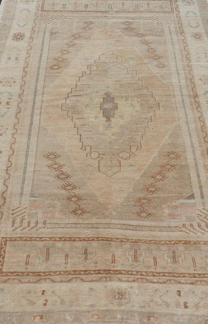 Vintage Oushak Rug from Turkey with Muted Colors and Tribal Medallion. Vintage Oushak Turkish Rug from Anatolian region of Turkey displays Muted colors and delicate tones with Florals and geometric medallion. Keivan Woven Arts rug/ TU - MTU - 4948 ... - Keivan Woven ArtsTU - MTU - 4948 - 18980Rug