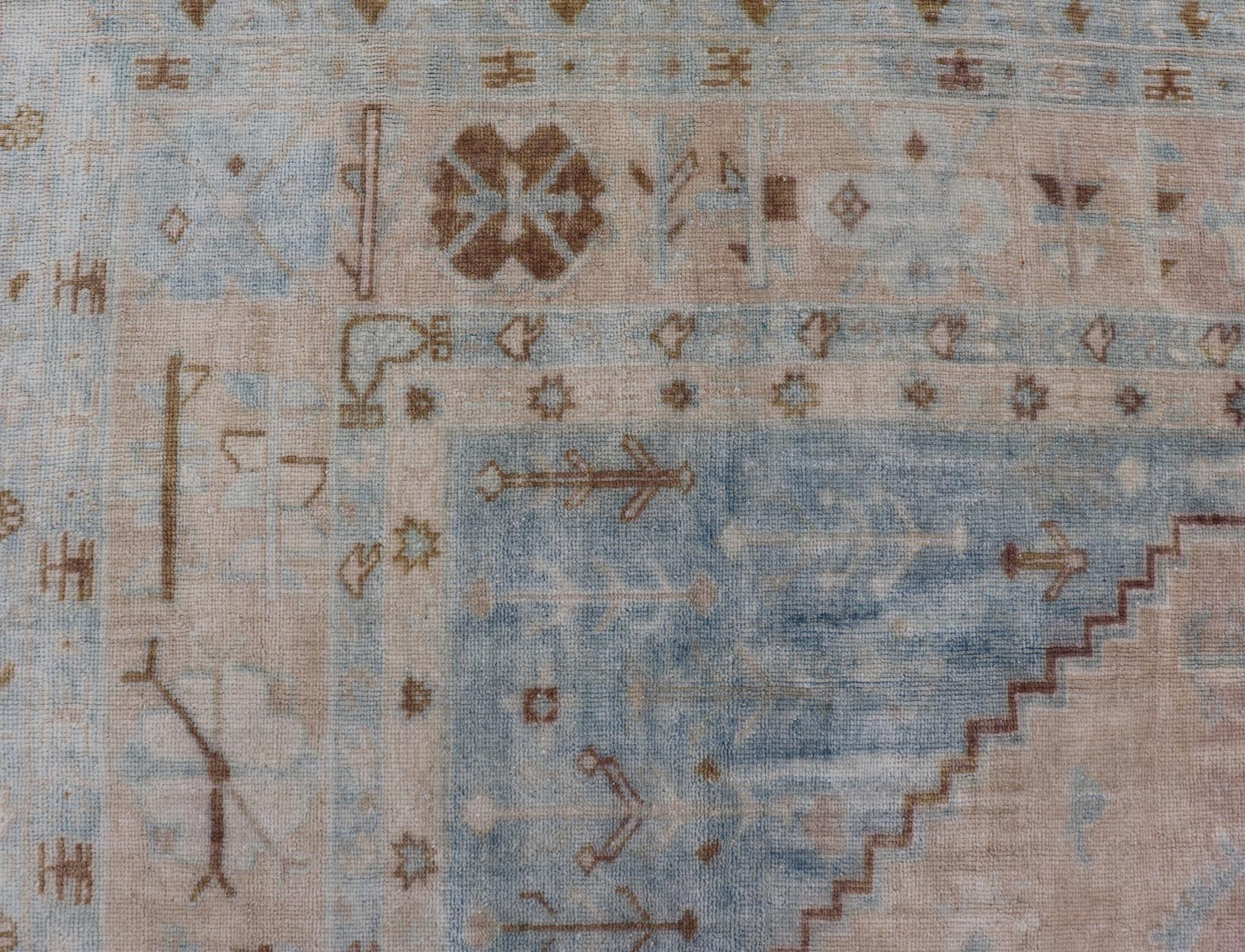 Muted Vintage Turkish Oushak Rug in Wool With Sub - Geometric Understated Design This vintage Turkish Oushak rug has been hand - knotted in wool and features a sub - geometric design rendered in muted tones of tan and blue. A complementary, multi - tie... - Keivan Woven ArtsTU - MTU - 4961 - 19016Rug