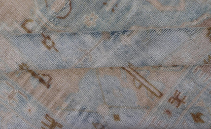 Muted Vintage Turkish Oushak Rug in Wool With Sub - Geometric Understated Design This vintage Turkish Oushak rug has been hand - knotted in wool and features a sub - geometric design rendered in muted tones of tan and blue. A complementary, multi - tie... - Keivan Woven ArtsTU - MTU - 4961 - 19016Rug