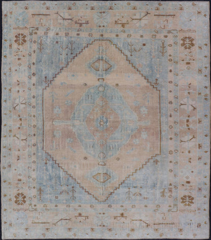 Muted Vintage Turkish Oushak Rug in Wool With Sub - Geometric Understated Design This vintage Turkish Oushak rug has been hand - knotted in wool and features a sub - geometric design rendered in muted tones of tan and blue. A complementary, multi - tie... - Keivan Woven ArtsTU - MTU - 4961 - 19016Rug