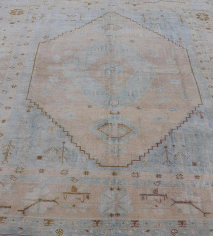 Muted Vintage Turkish Oushak Rug in Wool With Sub - Geometric Understated Design This vintage Turkish Oushak rug has been hand - knotted in wool and features a sub - geometric design rendered in muted tones of tan and blue. A complementary, multi - tie... - Keivan Woven ArtsTU - MTU - 4961 - 19016Rug