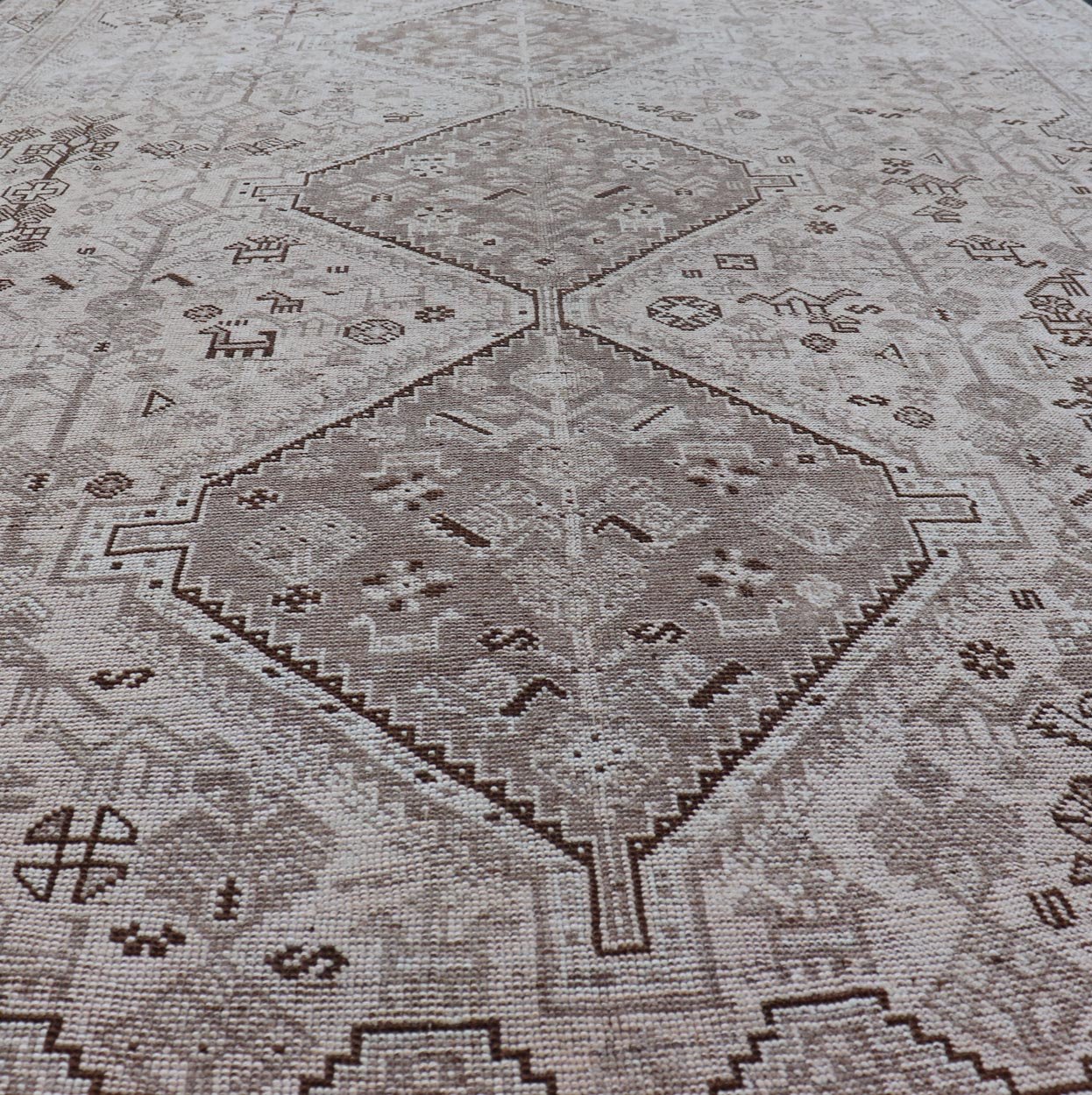 Persian Shiraz rug with vertical sub - geometric medallions in earth tones. rug TU - MTU - 4970, country of origin / type: Iran / Shiraz, circa 1920 Keivan Woven Arts Measures: 7'0 x 10'0 - Keivan Woven ArtsTU - MTU - 4970 - 19214Rug