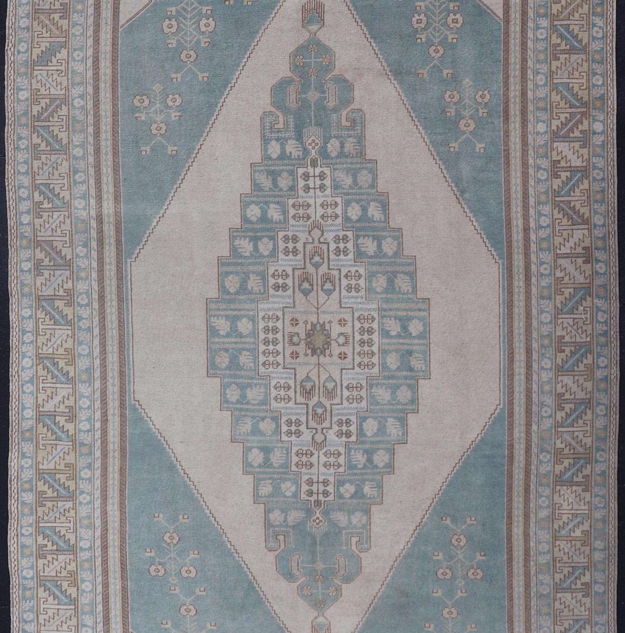 Large Vintage Turkish Oushak Rug with Central Medallion in Blue and Cream Faded vintage Turkish Oushak rug with Central Medallion in cream and blue, rug TU - MTU - 6011, country of origin / type: Turkey / Oushak, circa 1940 This sublime a... - Keivan Woven ArtsTU - MTU - 6011 - 19220Rug