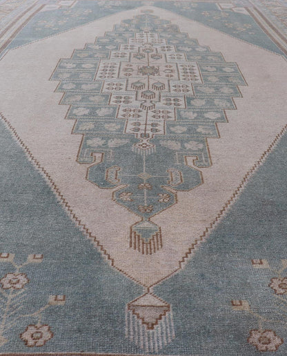 Large Vintage Turkish Oushak Rug with Central Medallion in Blue and Cream Faded vintage Turkish Oushak rug with Central Medallion in cream and blue, rug TU - MTU - 6011, country of origin / type: Turkey / Oushak, circa 1940 This sublime a... - Keivan Woven ArtsTU - MTU - 6011 - 19220Rug