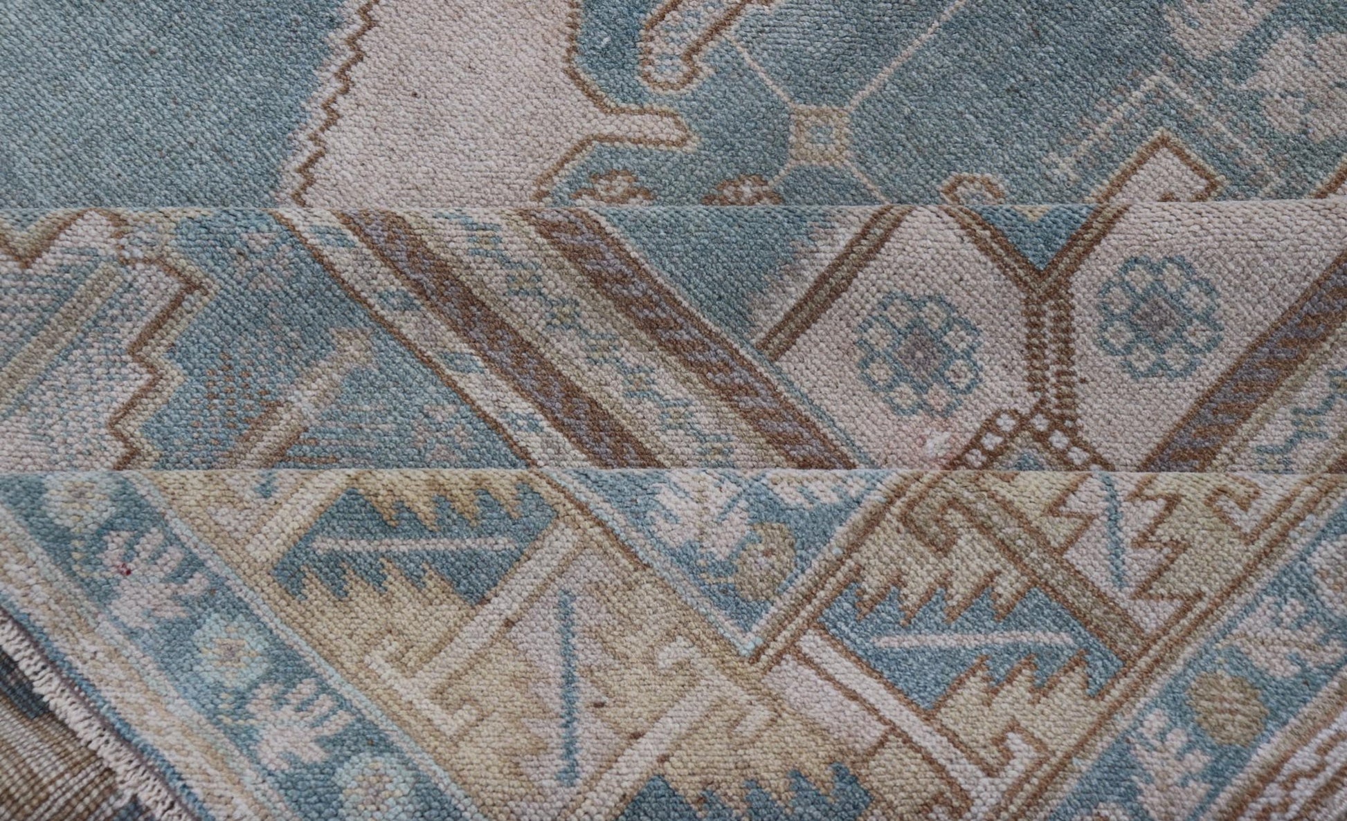 Large Vintage Turkish Oushak Rug with Central Medallion in Blue and Cream Faded vintage Turkish Oushak rug with Central Medallion in cream and blue, rug TU - MTU - 6011, country of origin / type: Turkey / Oushak, circa 1940 This sublime a... - Keivan Woven ArtsTU - MTU - 6011 - 19220Rug